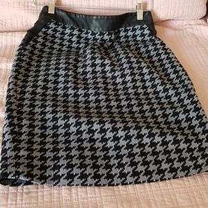 Houndstooth skirt